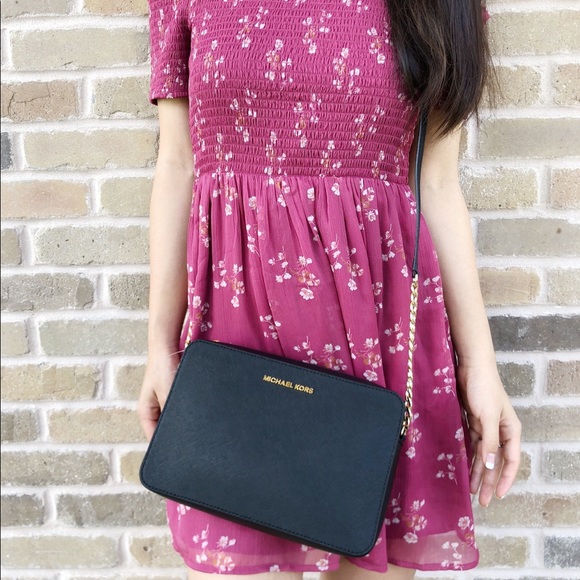 👜💕Michael Kors Large Crossbody Black Saffiano - Picture 3 of 5